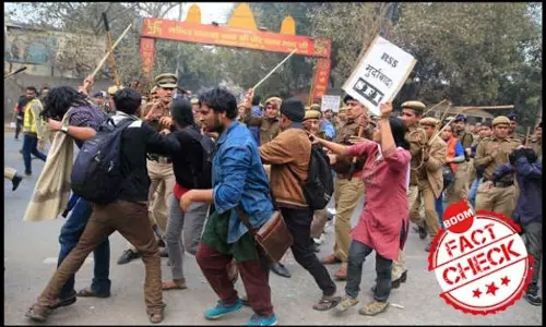আরএসএস বিরোধী প্ল্যাকার্ড হাতে জেএনইউ পড়ুয়া, ভাইরাল হওয়া ছবিটি আসলে ২০১৬ সালের