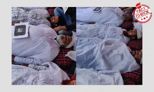 কাফন পরে সিএএ বিরোধী প্রতিবাদের ছবিকে বলা হল দিল্লির দাঙ্গার শবদেহ কাফন পরে সিএএ বিরোধী প্রতিবাদের ছবিকে বলা হল দিল্লির দাঙ্গার শবদেহ