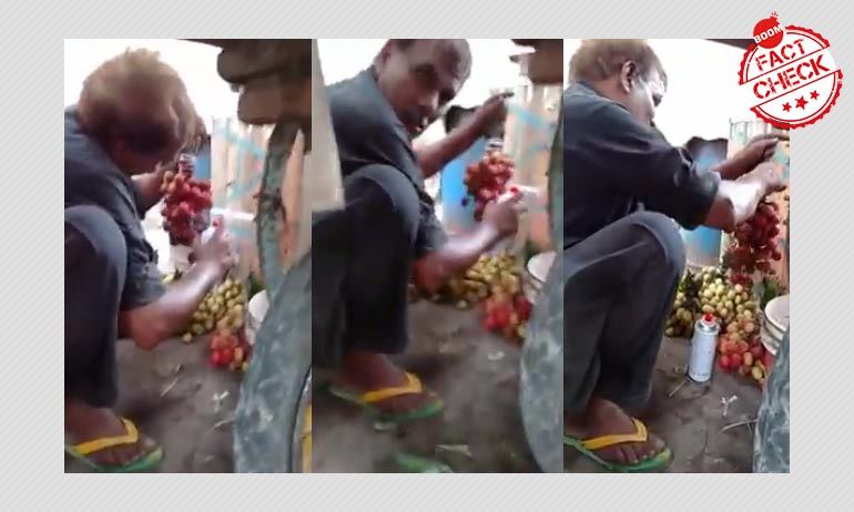 পাকিস্তানের এক ফল বিক্রেতার আঙুর রঙ করার ভিডিও ভারতের বলে চালানো হচ্ছে পাকিস্তানের এক ফল বিক্রেতার আঙুর রঙ করার ভিডিও ভারতের বলে চালানো হচ্ছে