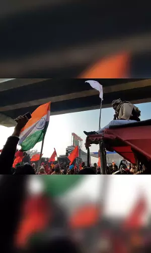 প্রজাতন্ত্র দিবসে কৃষকদের ট্র্যাক্টর র‍্যালি, দফায় দফায় খণ্ডযুদ্ধ, সংসদ অভিযান আপাতত স্থগিত রাখছে কৃষক সংগঠনগুলি