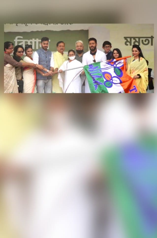 আবার টলিউড ও ক্রীড়া জগতের এক ঝাঁক তারকা যোগ দিলেন তৃণমূলে