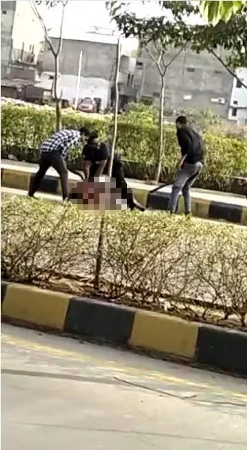 হায়দরাবাদের জিয়াগুড়ায় খুনের ঘটনার স্ক্রিনশট। হায়দরাবাদের জিয়াগুড়ায় খুনের ঘটনার স্ক্রিনশট।